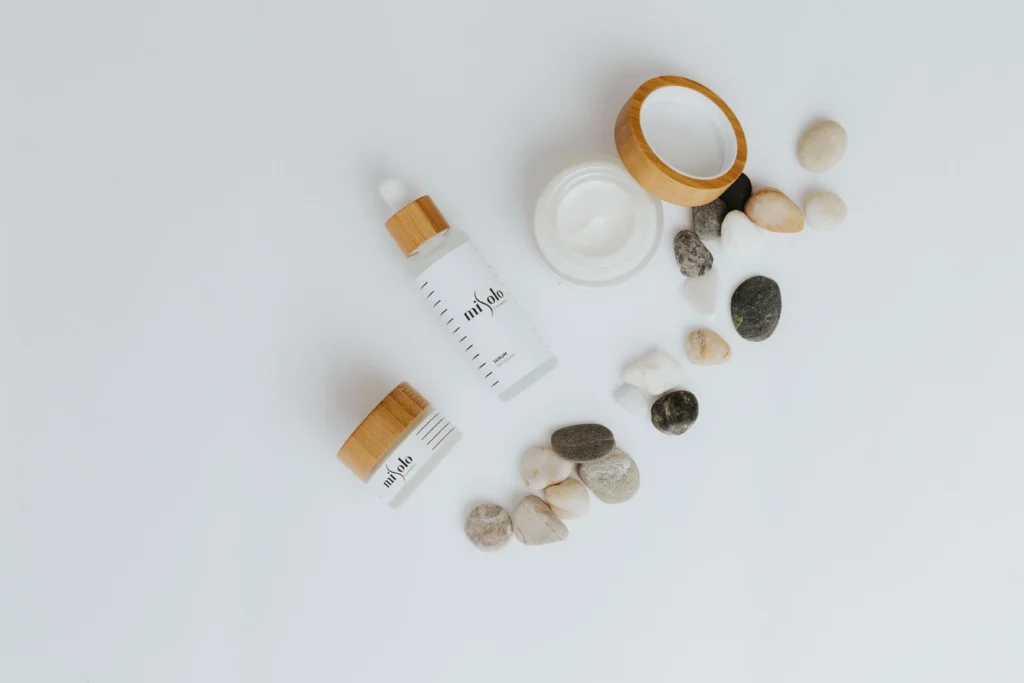 Top rated skincare products for acne-prone skin including cleanser, niacinamide serum, lightweight moisturizer, and sunscreen for a complete daily skincare routine.
