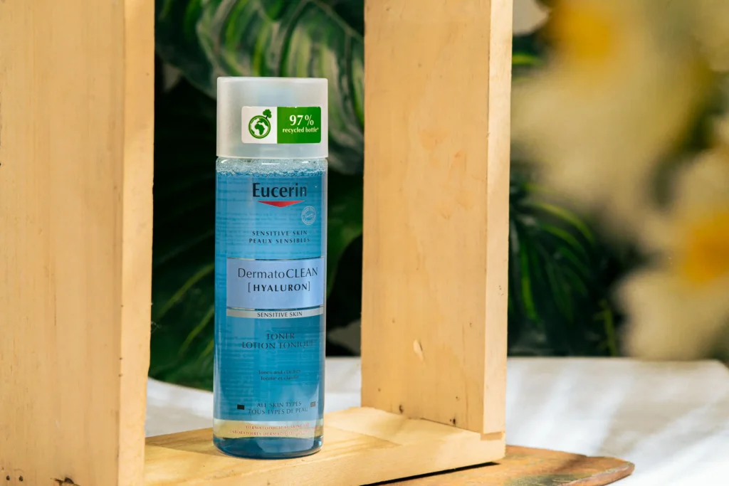 Fragrance-free hydrating serum for sensitive skin care routine