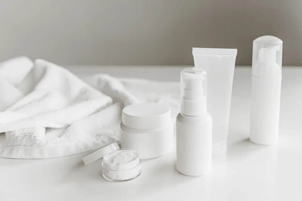 Skincare routine with salicylic acid moisturizer and sunscreen for acne-prone skin