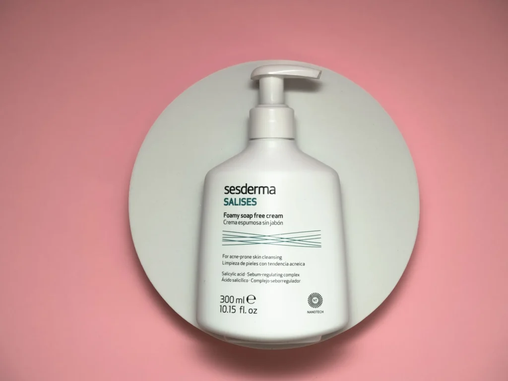 Best face wash for oily acne-prone skin to remove excess oil and prevent breakouts