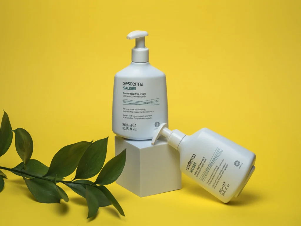 Best face wash for oily acne-prone skin to remove excess oil and prevent breakouts