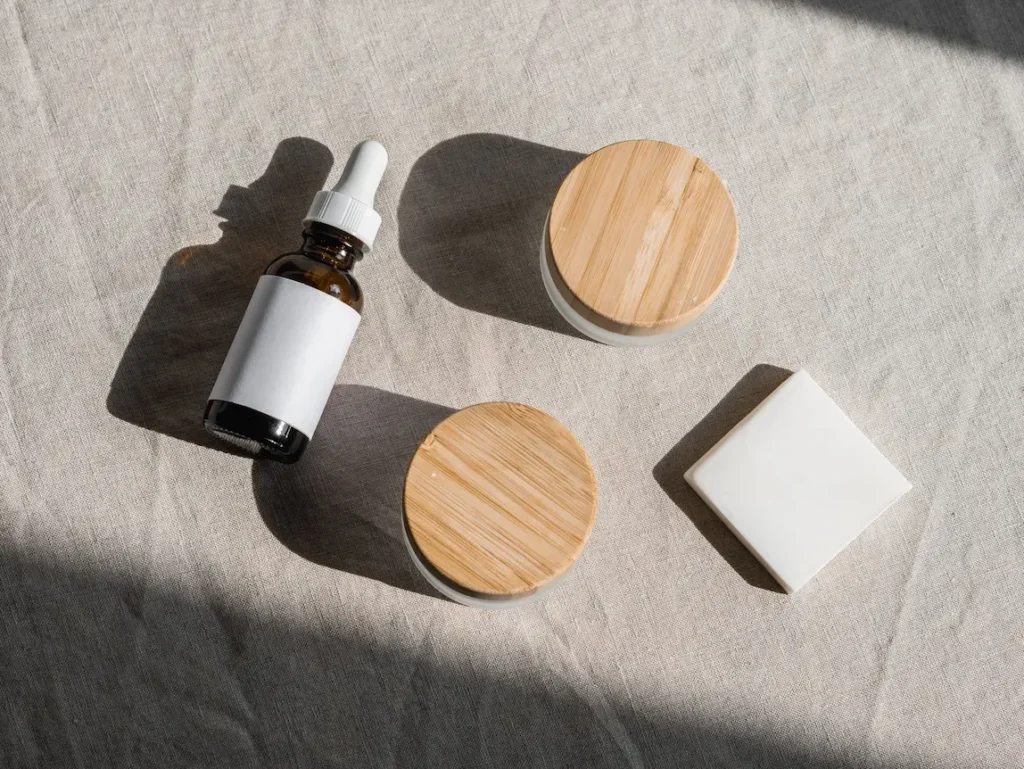Best skincare routine for acne-prone skin featuring cleanser, serum, moisturizer, and sunscreen for clearer and healthier skin