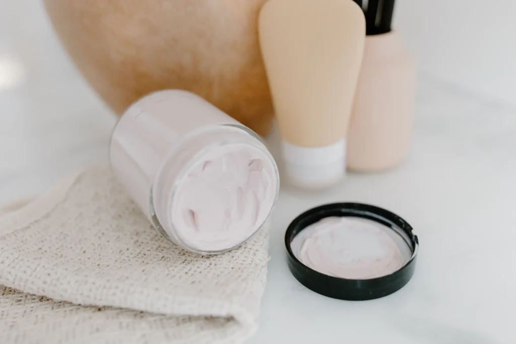 Lightweight moisturizer for acne-prone skin that helps hydrate, strengthen the skin barrier, and maintain clear, healthy skin