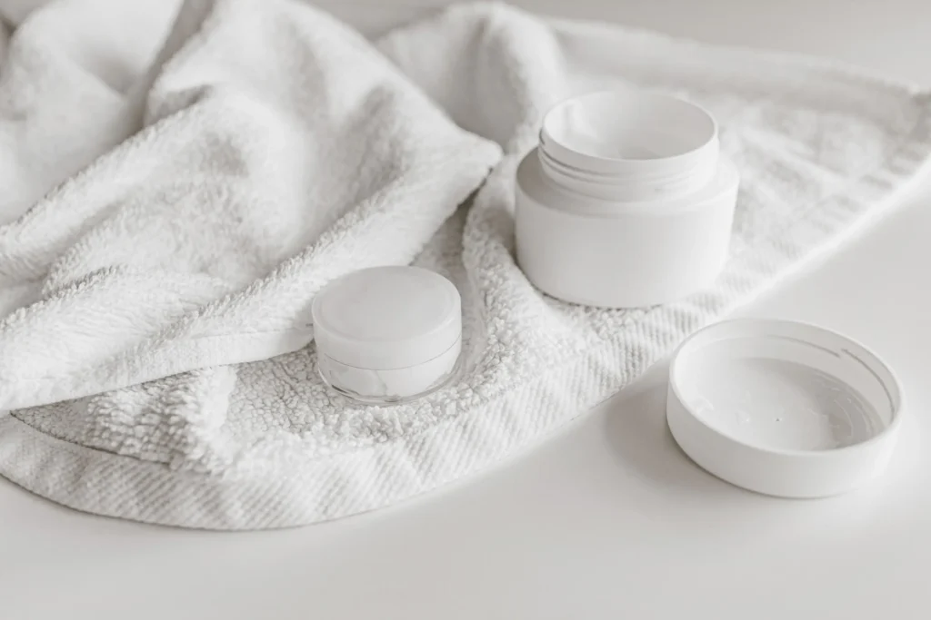 Lightweight moisturizer for acne-prone skin that helps hydrate, strengthen the skin barrier, and maintain clear, healthy skin