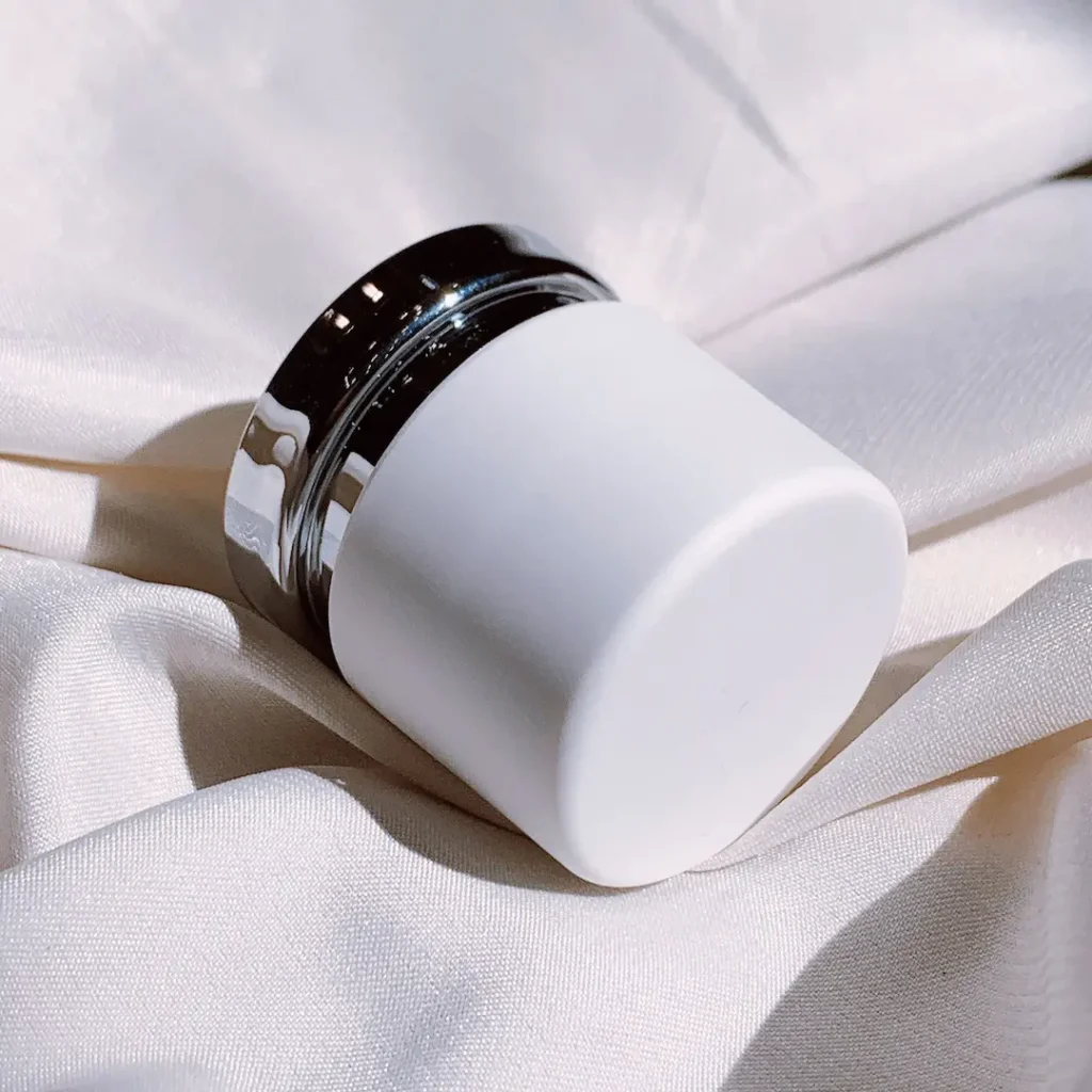 Lightweight moisturizer for acne-prone skin that helps hydrate, strengthen the skin barrier, and maintain clear, healthy skin